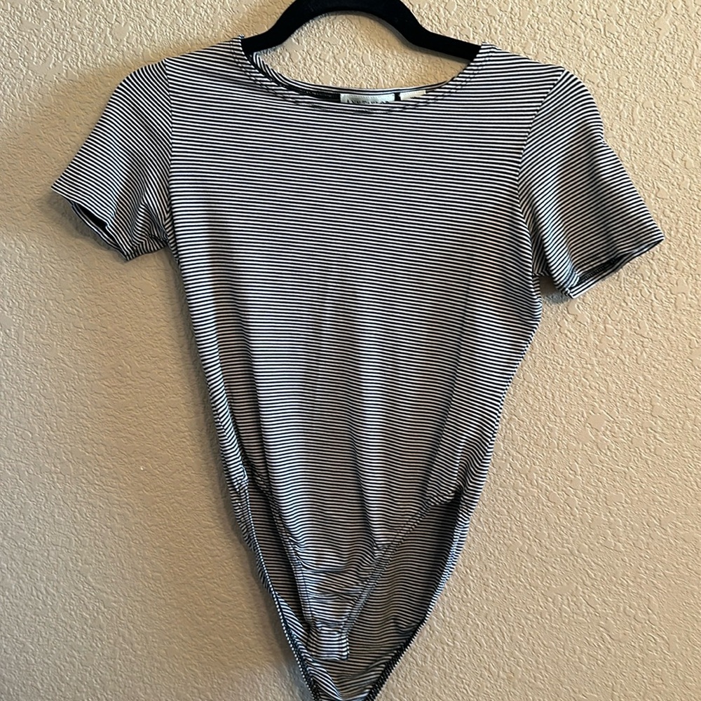 Ann Taylor EUC size XS blue and white dropped body suit